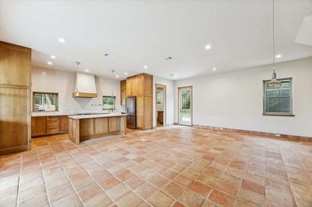 1799 Lilley Yeager Loop S, Cleveland, TX 77328