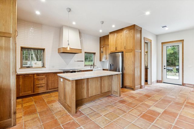1799 Lilley Yeager Loop S, Cleveland, TX 77328