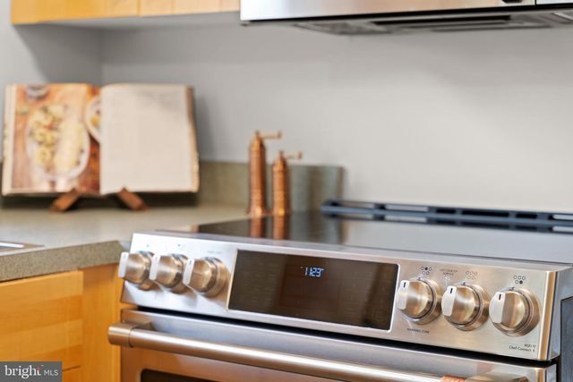 13124 PAVILION LN, Fairfax, VA 22033