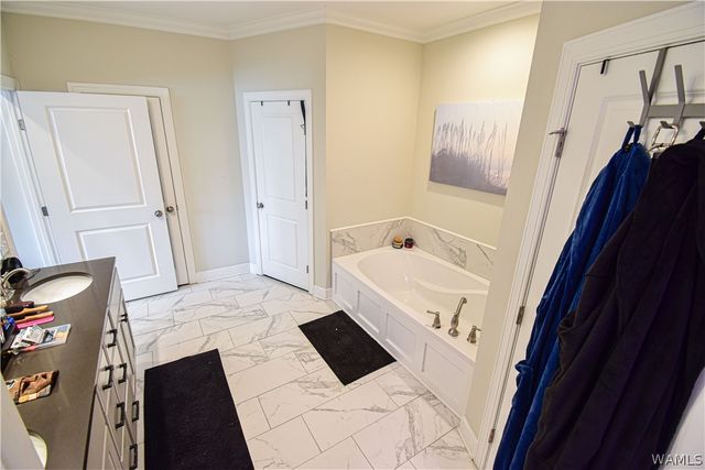 4 Forest Lake Drive, Tuscaloosa, AL 35401