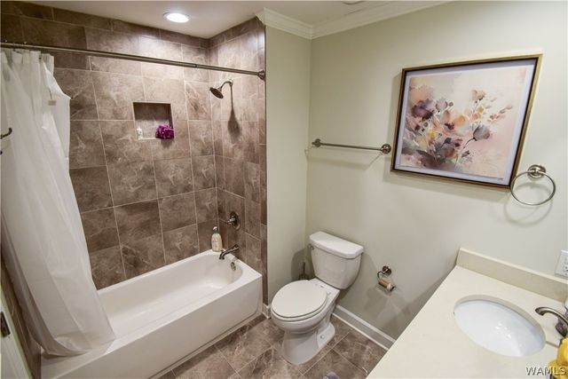 4 Forest Lake Drive, Tuscaloosa, AL 35401