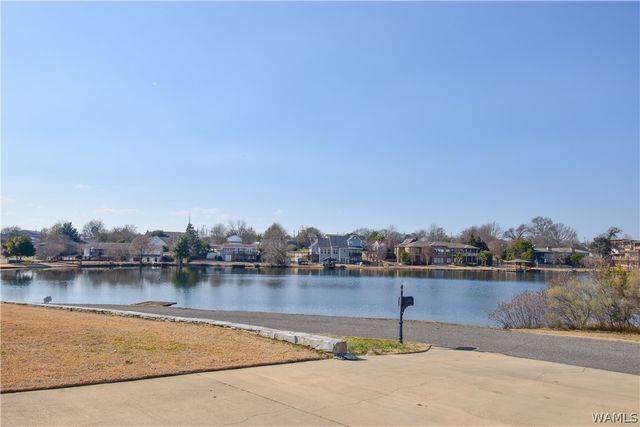 4 Forest Lake Drive, Tuscaloosa, AL 35401