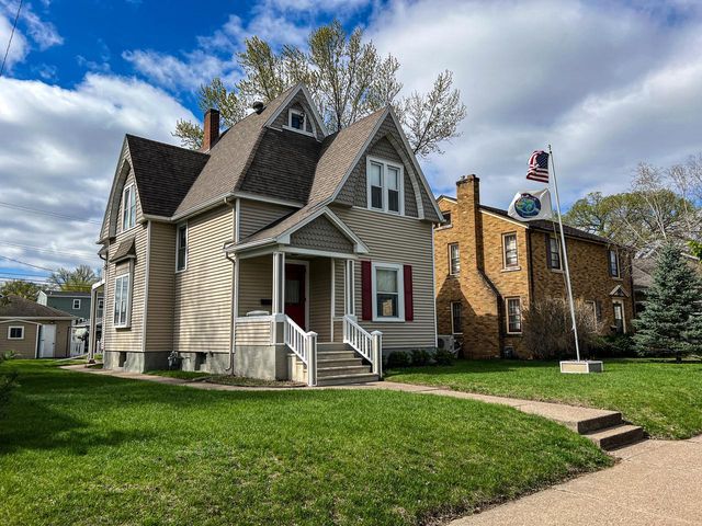 2126 Market STREET, La Crosse, WI 54601