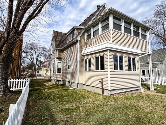 2126 Market STREET, La Crosse, WI 54601