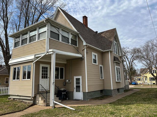 2126 Market STREET, La Crosse, WI 54601
