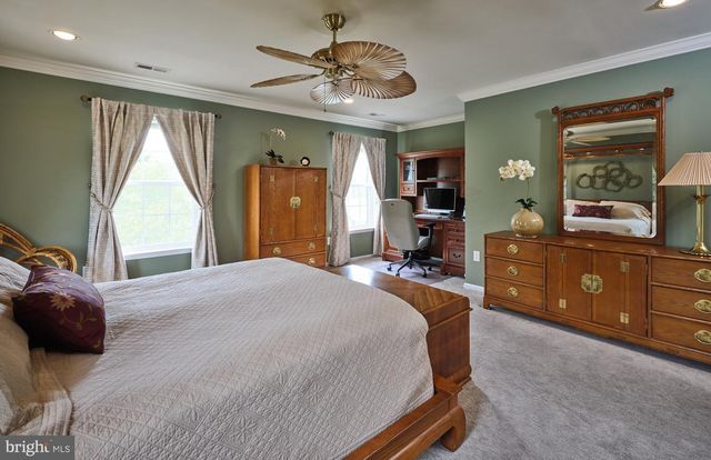 28 WOODBRIDGE DR, Doylestown, PA 18901