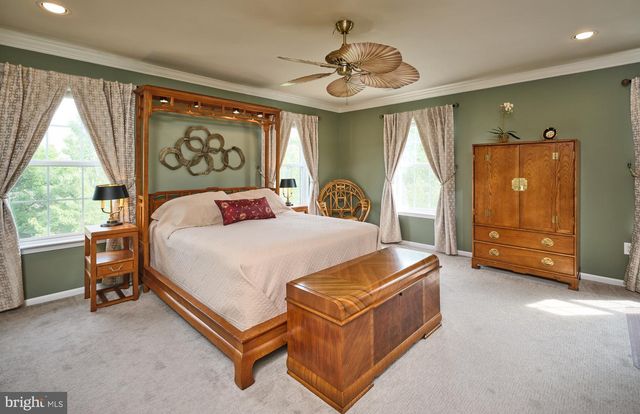 28 WOODBRIDGE DR, Doylestown, PA 18901