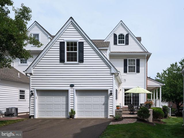 28 WOODBRIDGE DR, Doylestown, PA 18901