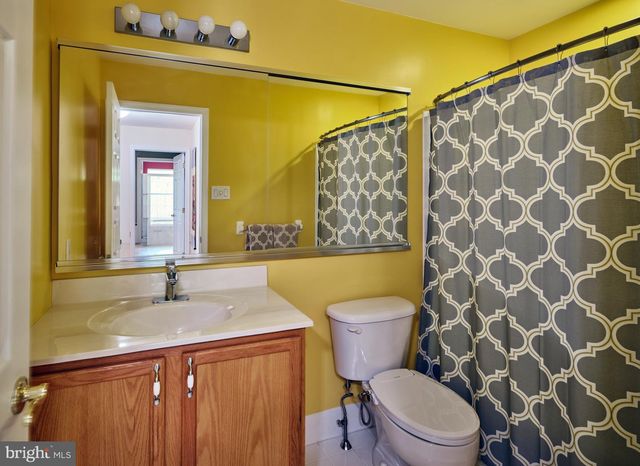28 WOODBRIDGE DR, Doylestown, PA 18901