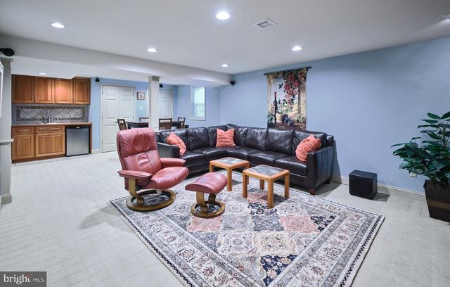 28 WOODBRIDGE DR, Doylestown, PA 18901