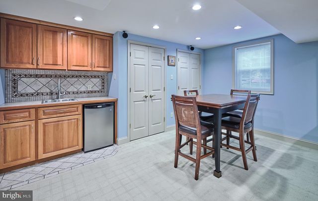 28 WOODBRIDGE DR, Doylestown, PA 18901