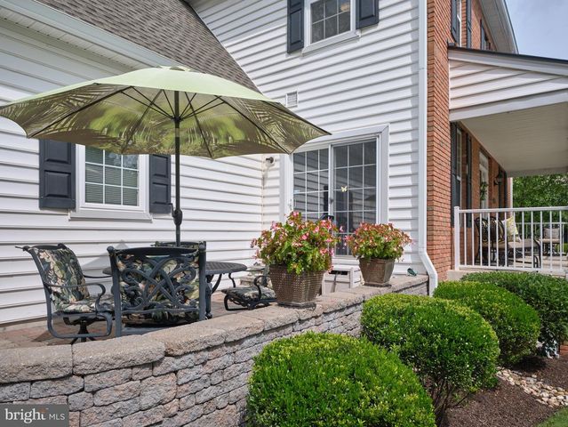 28 WOODBRIDGE DR, Doylestown, PA 18901