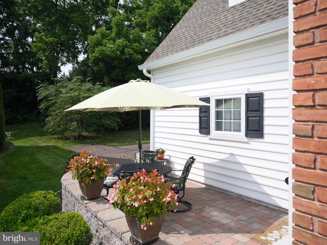 28 WOODBRIDGE DR, Doylestown, PA 18901