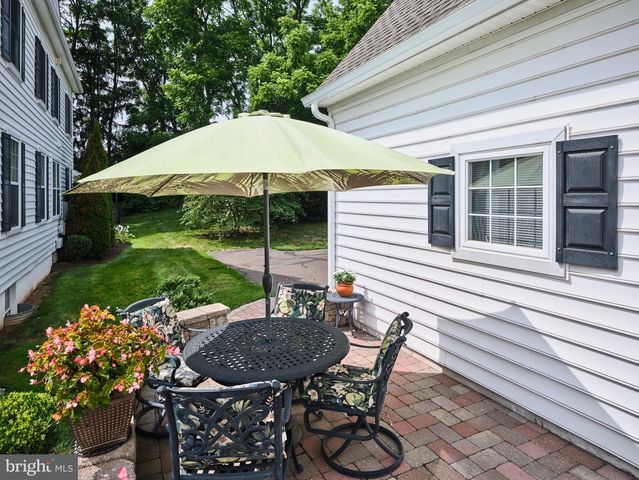 28 WOODBRIDGE DR, Doylestown, PA 18901