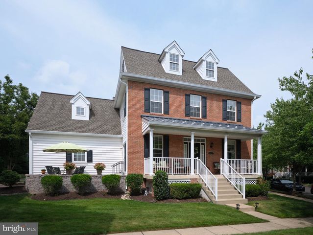 28 WOODBRIDGE DR, Doylestown, PA 18901