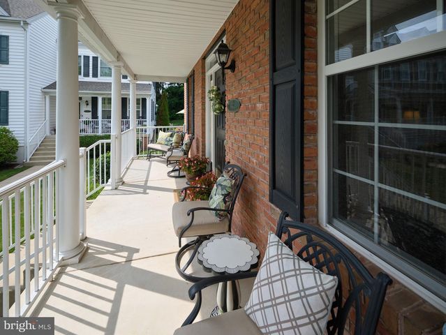 28 WOODBRIDGE DR, Doylestown, PA 18901