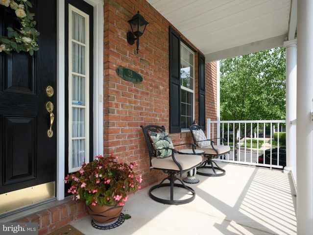 28 WOODBRIDGE DR, Doylestown, PA 18901