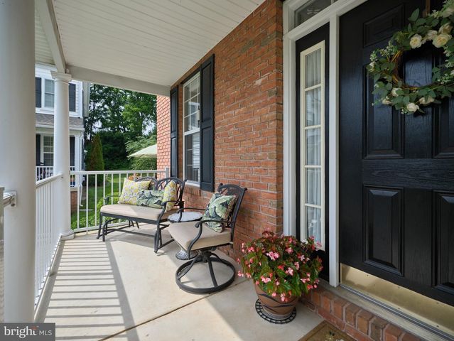 28 WOODBRIDGE DR, Doylestown, PA 18901