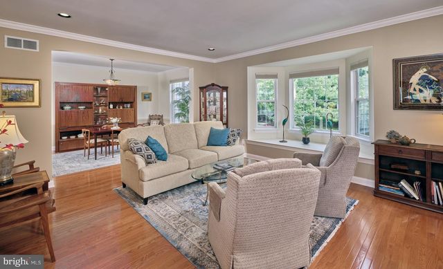 28 WOODBRIDGE DR, Doylestown, PA 18901