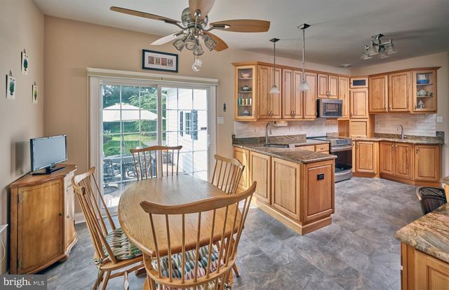 28 WOODBRIDGE DR, Doylestown, PA 18901