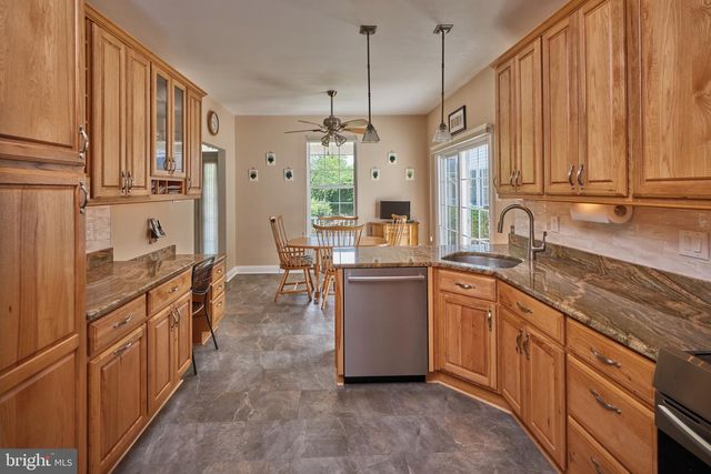 28 WOODBRIDGE DR, Doylestown, PA 18901