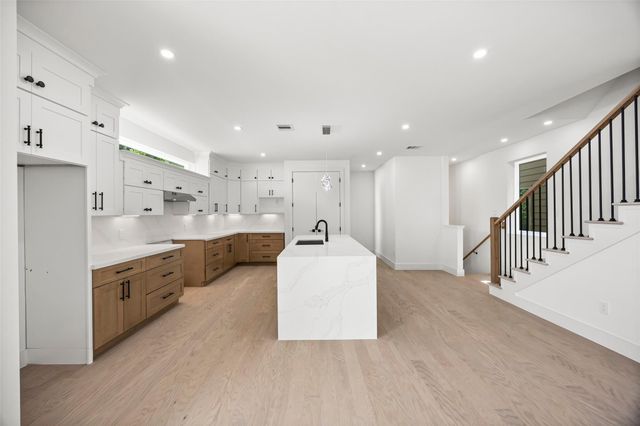 1424 W 23rd Street C, Houston, TX 77008