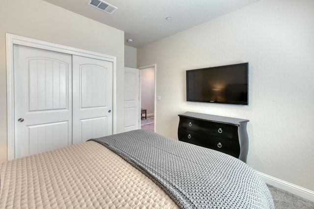 616 Expedition Way, Madera, CA 93636