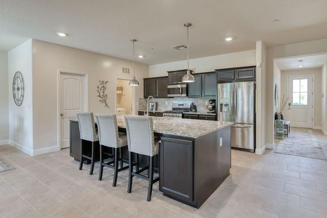616 Expedition Way, Madera, CA 93636