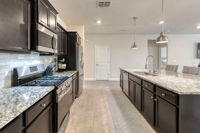 616 Expedition Way, Madera, CA 93636