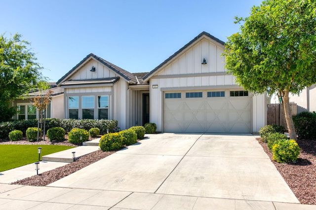616 Expedition Way, Madera, CA 93636