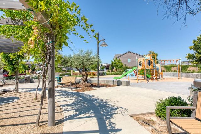616 Expedition Way, Madera, CA 93636