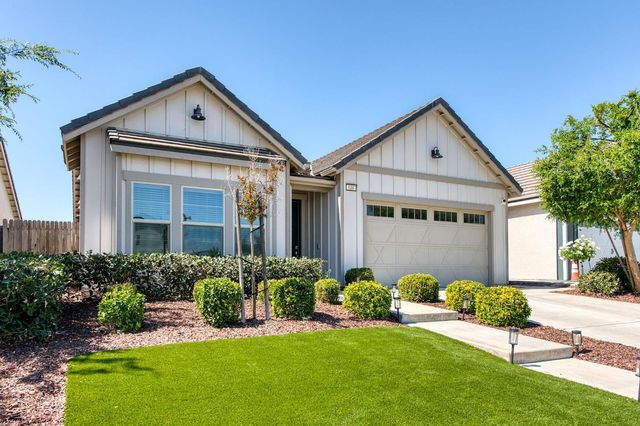616 Expedition Way, Madera, CA 93636
