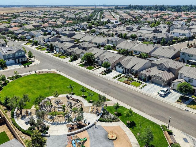 616 Expedition Way, Madera, CA 93636