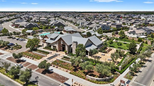 616 Expedition Way, Madera, CA 93636