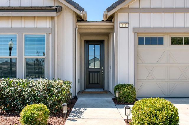 616 Expedition Way, Madera, CA 93636