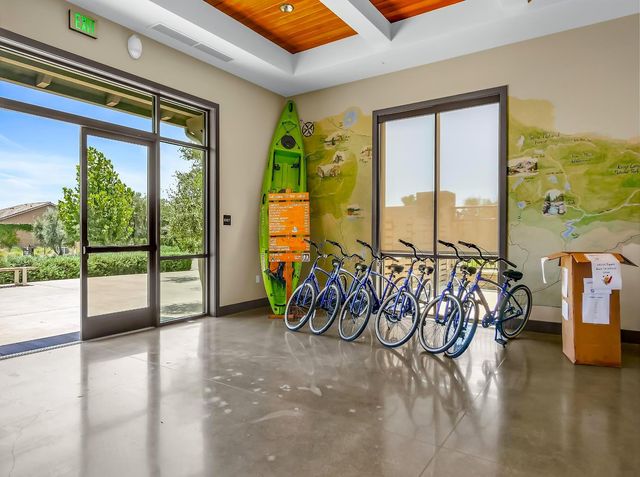 616 Expedition Way, Madera, CA 93636