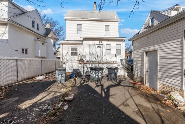 38 Nairn Pl, Newark City, NJ 07108