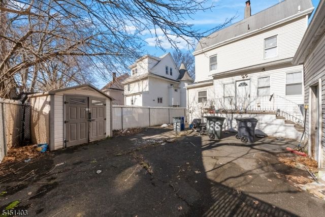 38 Nairn Pl, Newark City, NJ 07108
