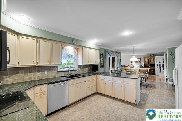3755 Lindy Drive, North Whitehall Twp, PA 18069