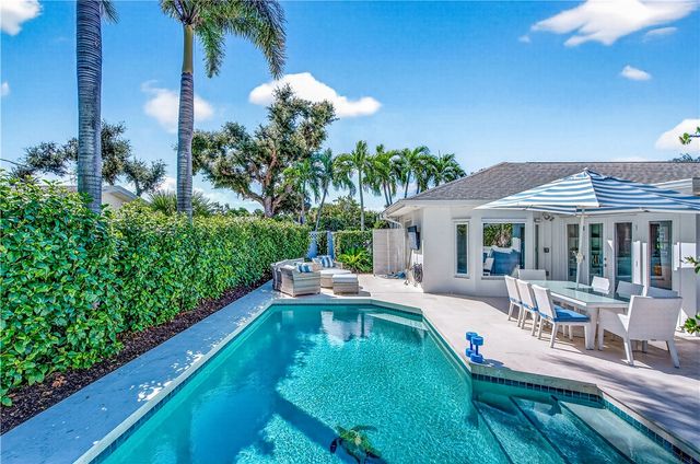 555 Honeysuckle Lane, Vero Beach, FL 32963