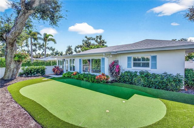 555 Honeysuckle Lane, Vero Beach, FL 32963