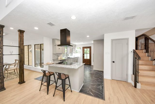 407 Hedgecroft Drive, El Lago, TX 77586