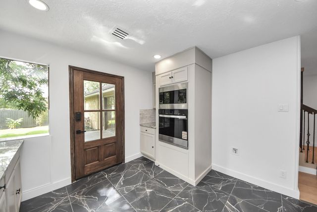 407 Hedgecroft Drive, El Lago, TX 77586