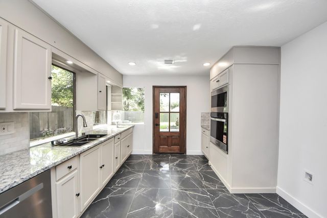 407 Hedgecroft Drive, El Lago, TX 77586