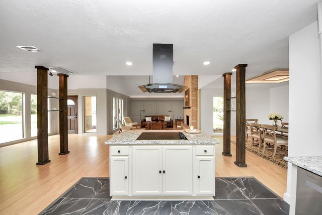 407 Hedgecroft Drive, El Lago, TX 77586