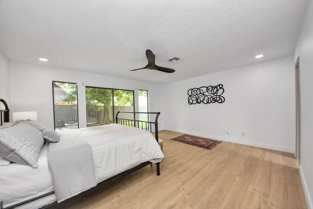 407 Hedgecroft Drive, El Lago, TX 77586