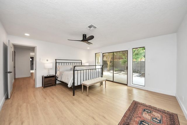 407 Hedgecroft Drive, El Lago, TX 77586