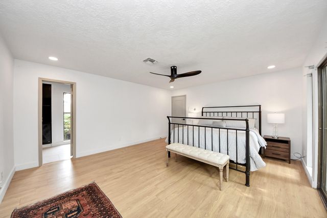 407 Hedgecroft Drive, El Lago, TX 77586