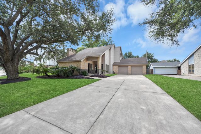 407 Hedgecroft Drive, El Lago, TX 77586