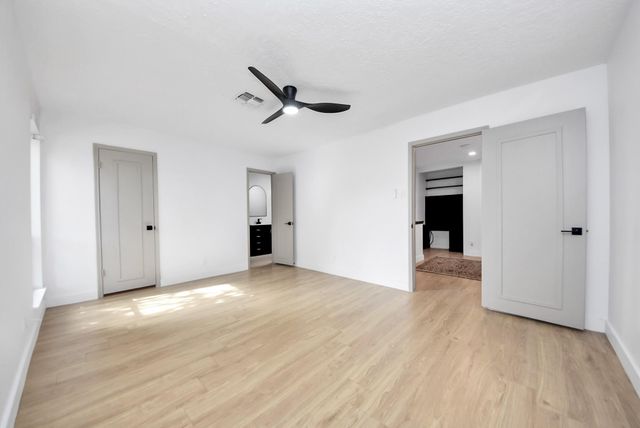 407 Hedgecroft Drive, El Lago, TX 77586